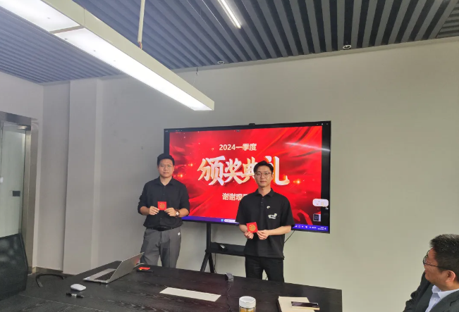 金沙js9线路中心风管销售中心员工一季度颁奖